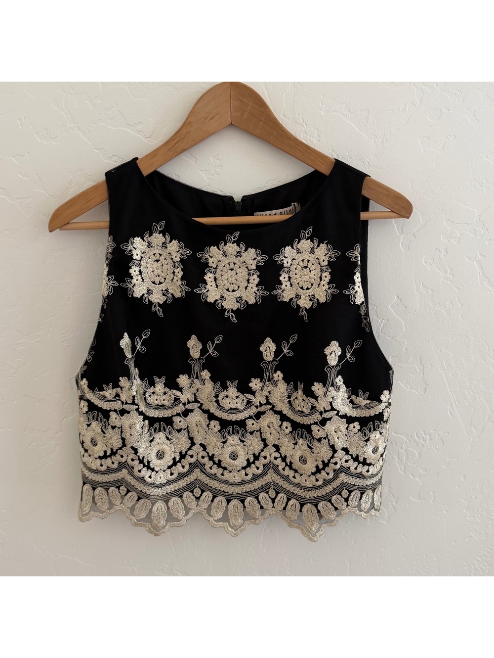 Alice + Olivia Avani Lace Trimmed Crop Embellishment Top Size 12 Black - Picture 2 of 9